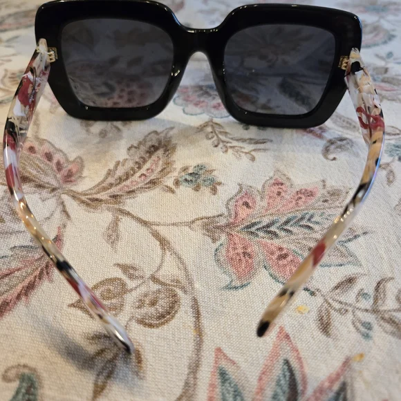 Burberry Women's Sunglasses with Black and Multicolor Design - Picture 10 of 11